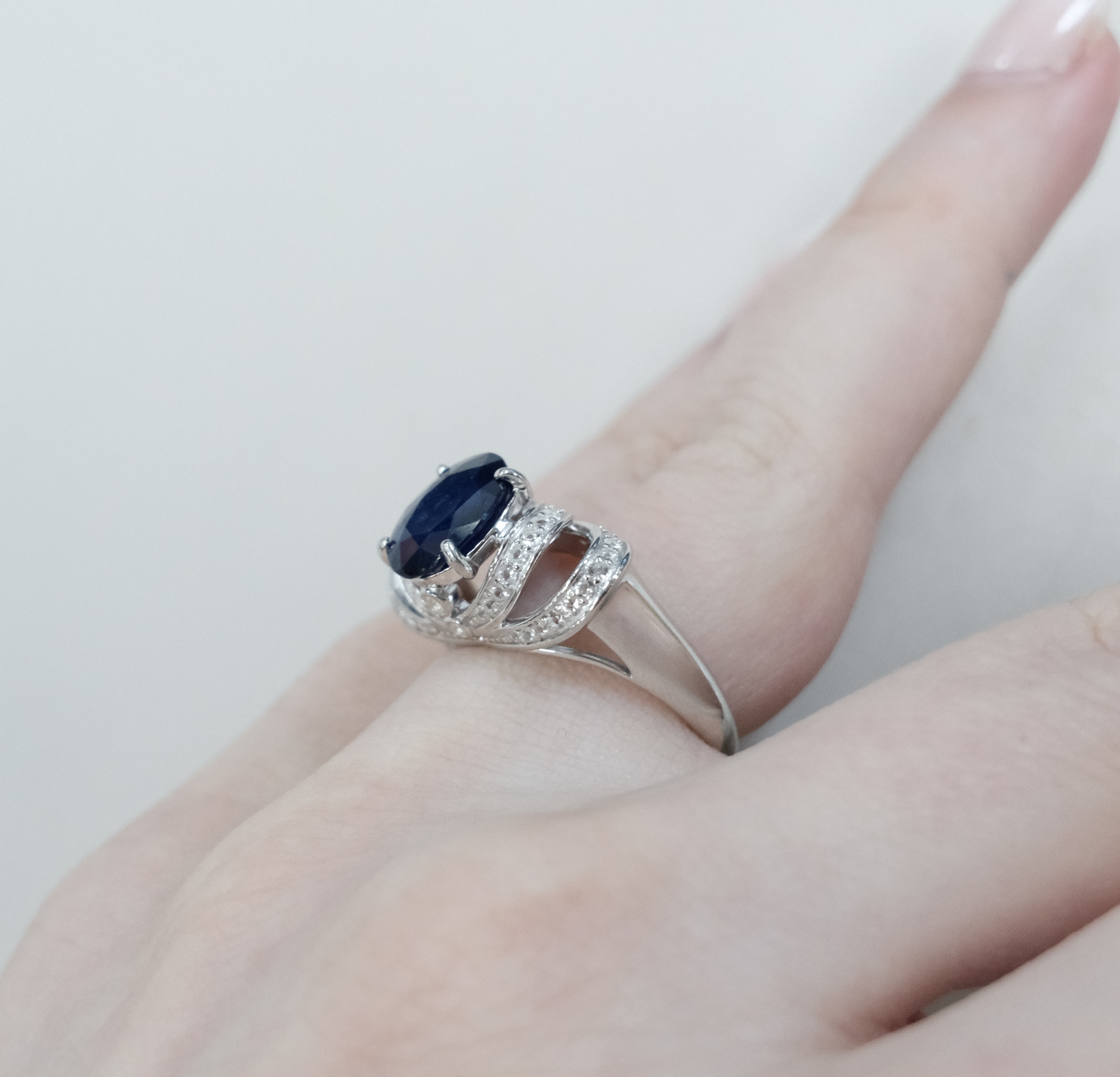 Серебряное кольцо с сапфиром